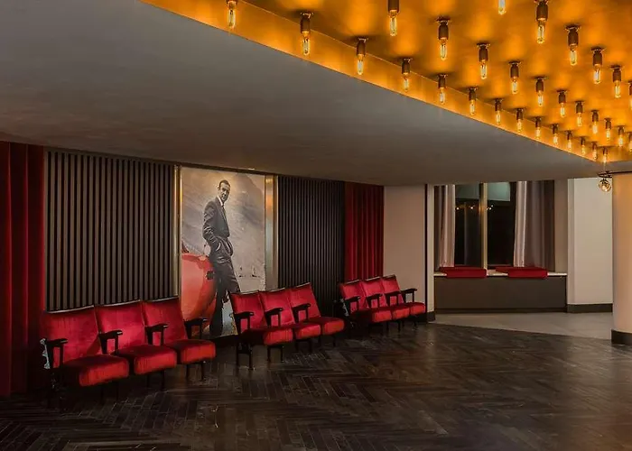 Radisson Red Hotel London Heathrow