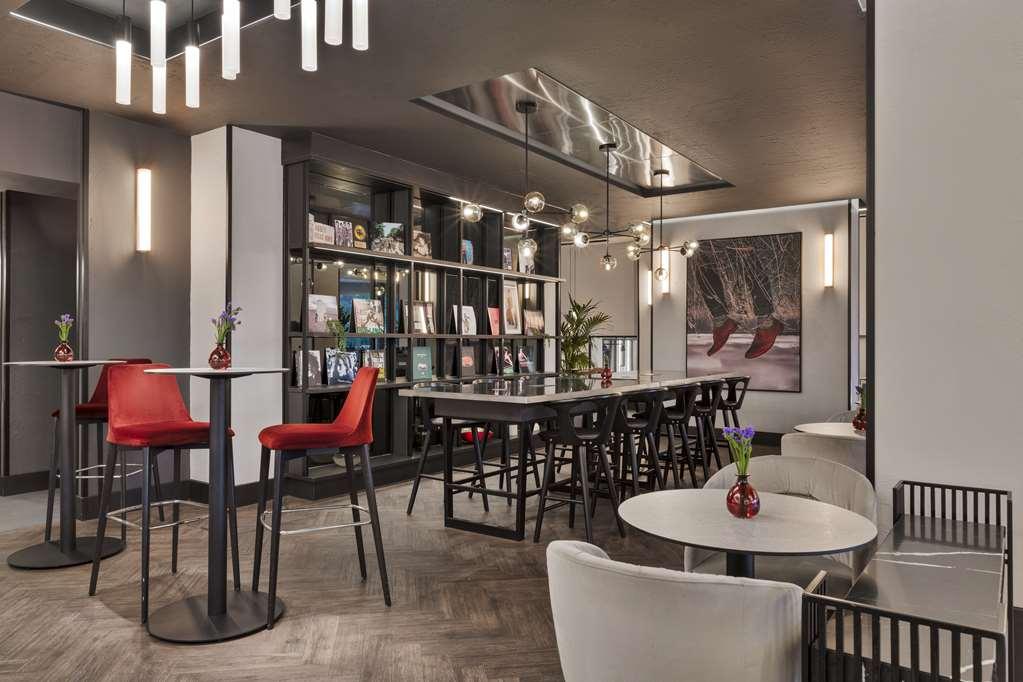 Radisson Red Heathrow 4*