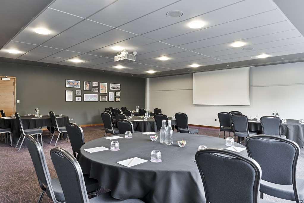 Hotel Radisson Red Heathrow 4*
